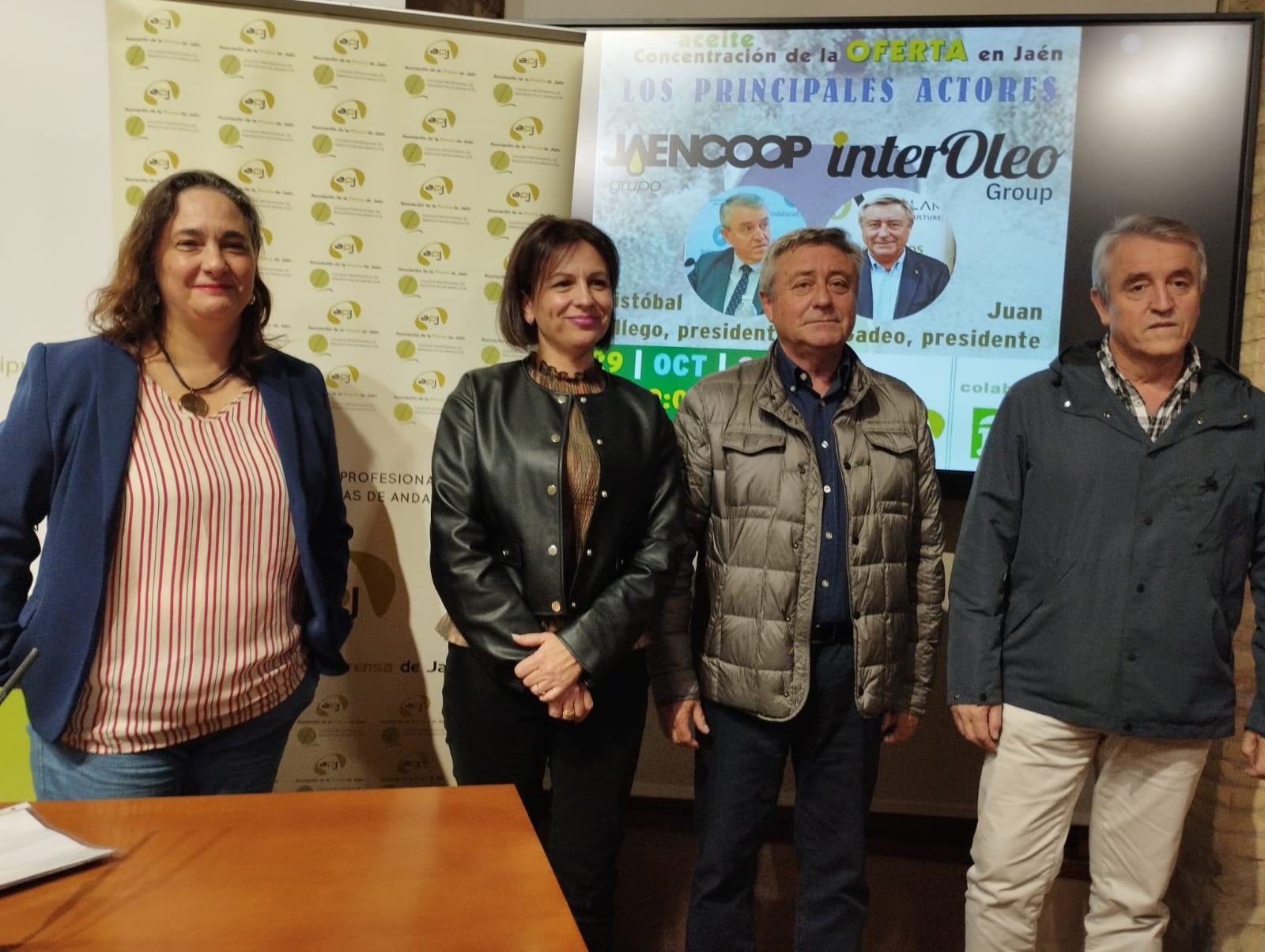 El presidente de Interóleo, Juan Gadeo, y el presidente de Jaencoop, Cristóbal Gallego, analizan el mercado del aceite de oliva en la provincia