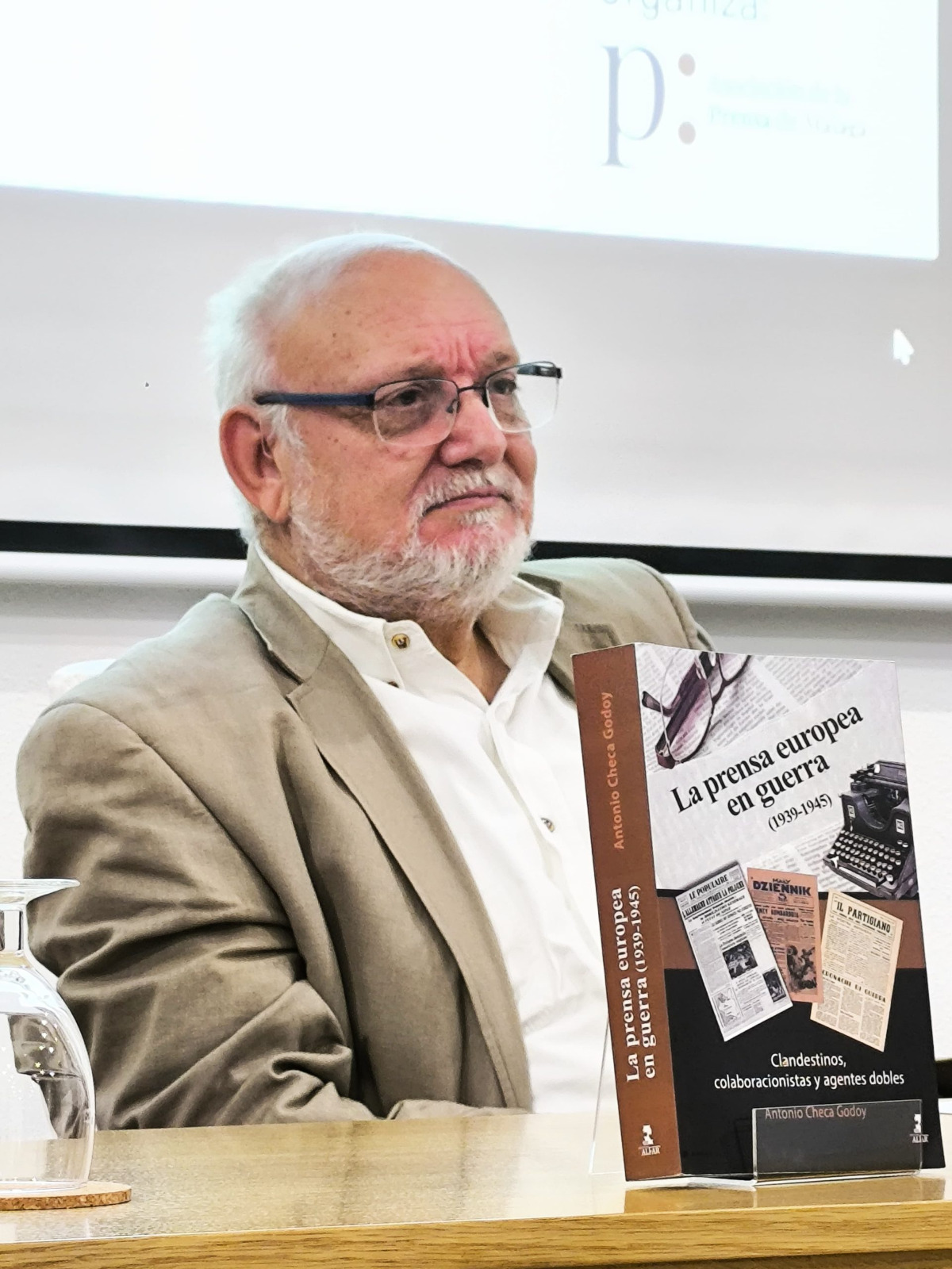 Antonio Checa Godoy, decano de los periodistas andaluces, Socio de Honor de la Asociación de la Prensa de Jaén